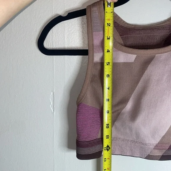 🌵Nike Woman’s seamless sports bra with abstract pattern! - Picture 5 of 6